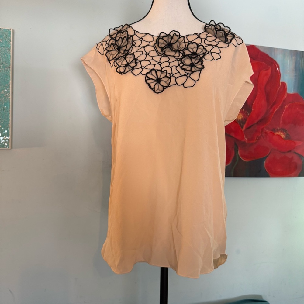 New Club Monaco Cream 3D Appliqué Floral silk Top blouse size Small S Rtl $170